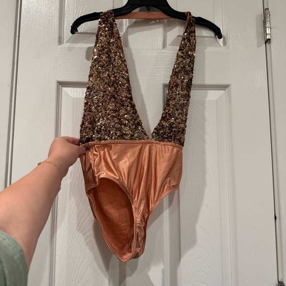 LN LuLu’s Out From Under Gold Sequin Deep Plunging Bodysuit S Small glitter - Picture 3 of 6